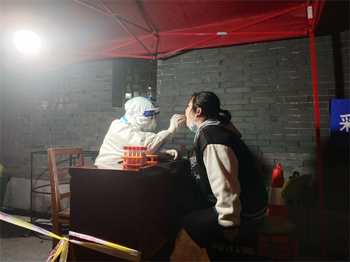 參加社區志愿活動十余次,她被稱為熱心人.png