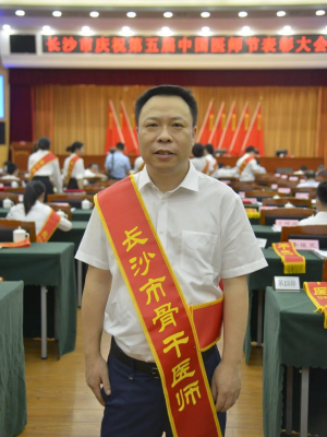 陳偉2_副本.png